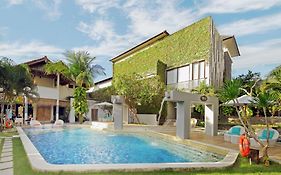 18 Suite Villa Kuta